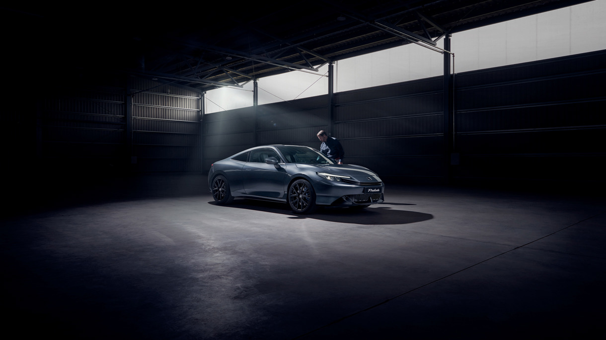 Bezatslēgas iekāpšanas un iedarbināšanas sistēma